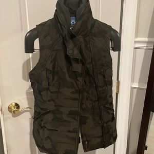 Blanc Noir camo vest M